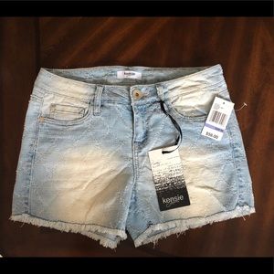 Kensie light wash shorts size 26